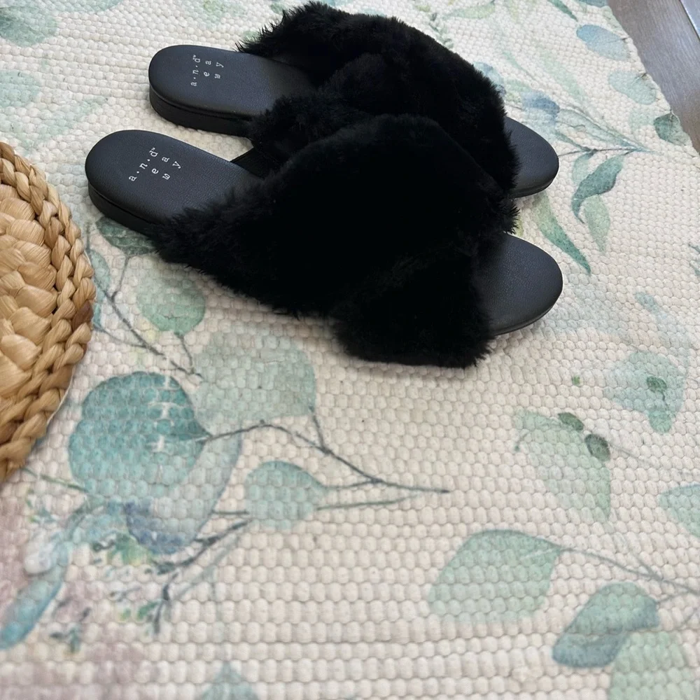 A New Day Women’s Black Fuzzy Slide Sandals Size 5.5 Crossband Faux Fur New